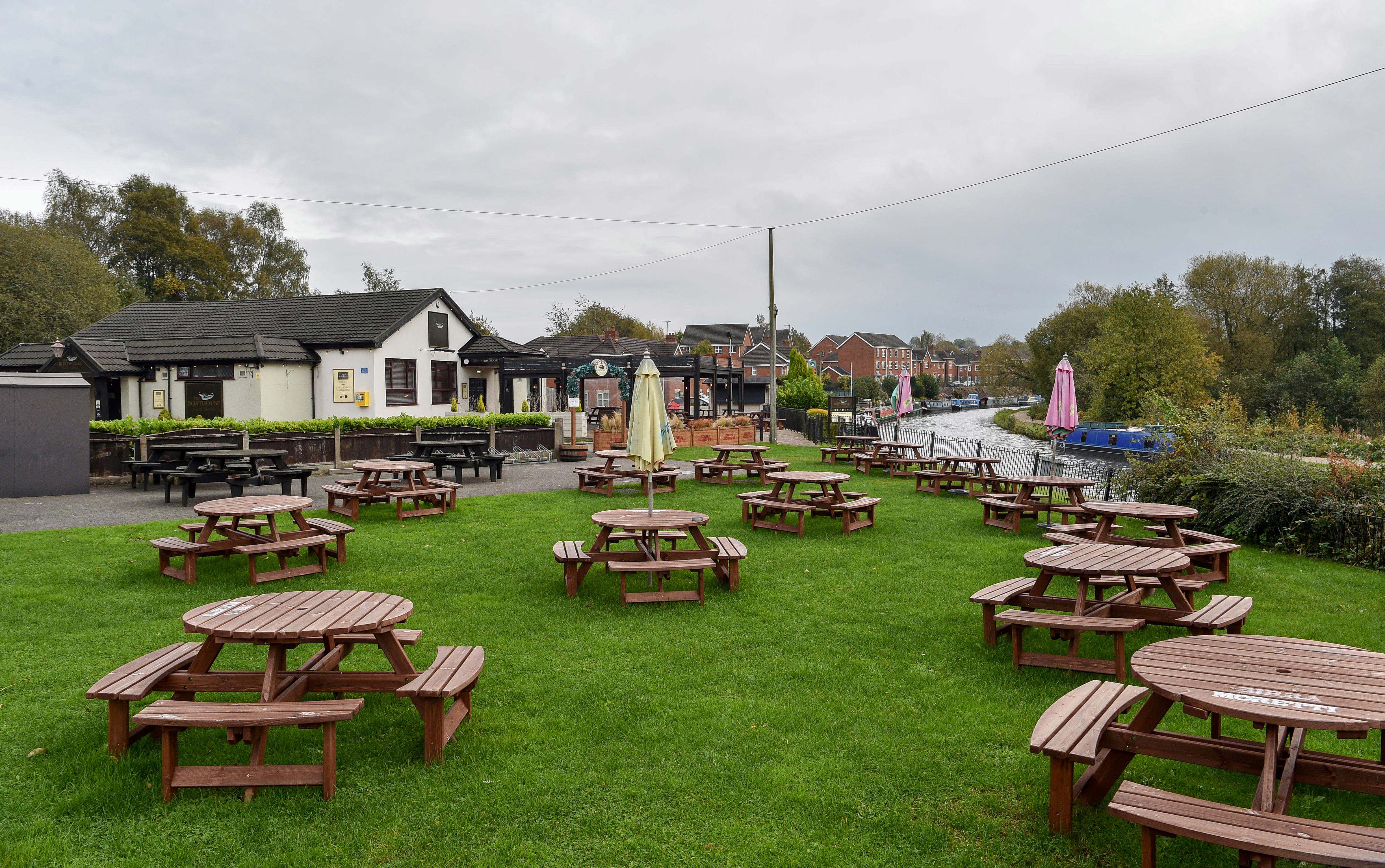 Well Known Appley Bridge Pub Closes for Major Refurbishment